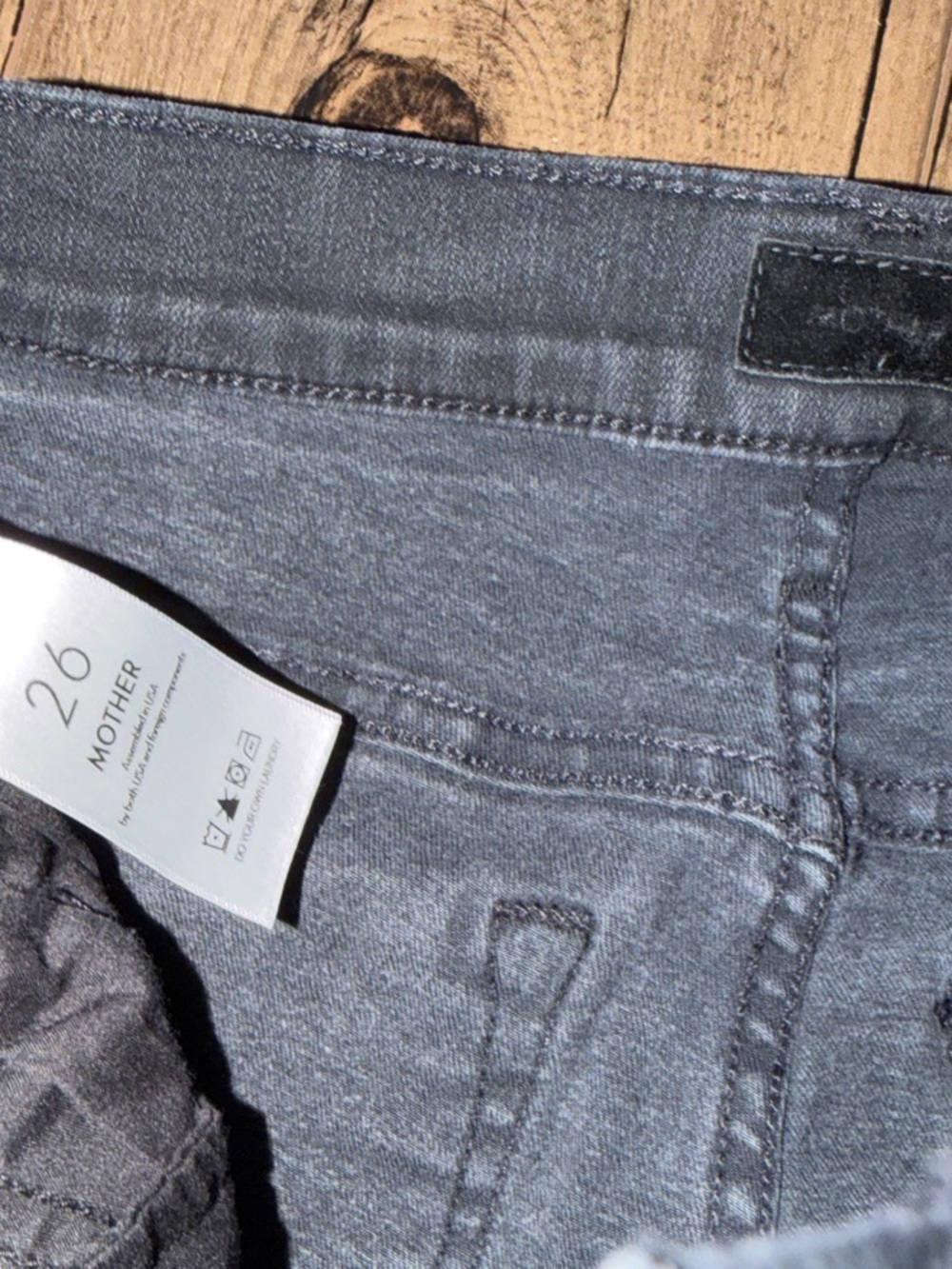 MOTHER Insider Crop Black Wash Jeans - Picture 3 of 4